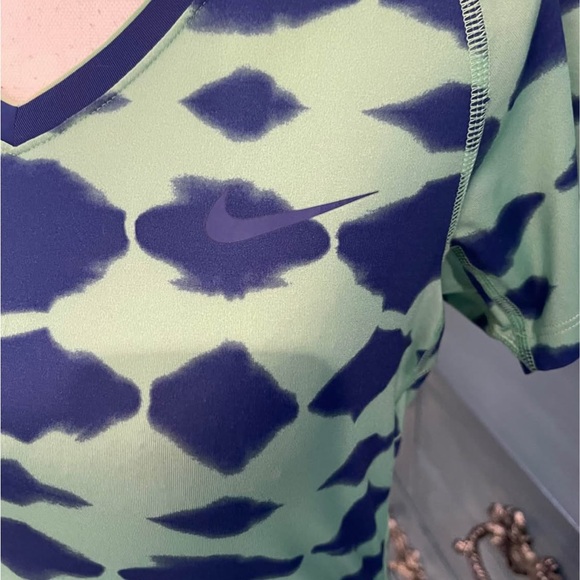 Nike Pro V-Neck Short Sleeve Tee/Tunic Tie-Dye Top in Seafoam Green Navy Women M - Picture 5 of 10